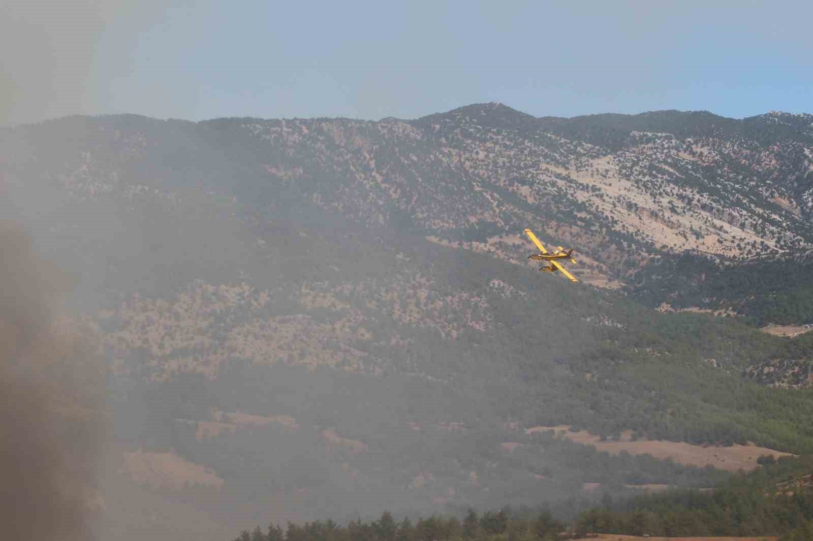 Kozan’da orman yangını: 40 ev tahliye edildi, 3 uçak ve 9 helikopter havada