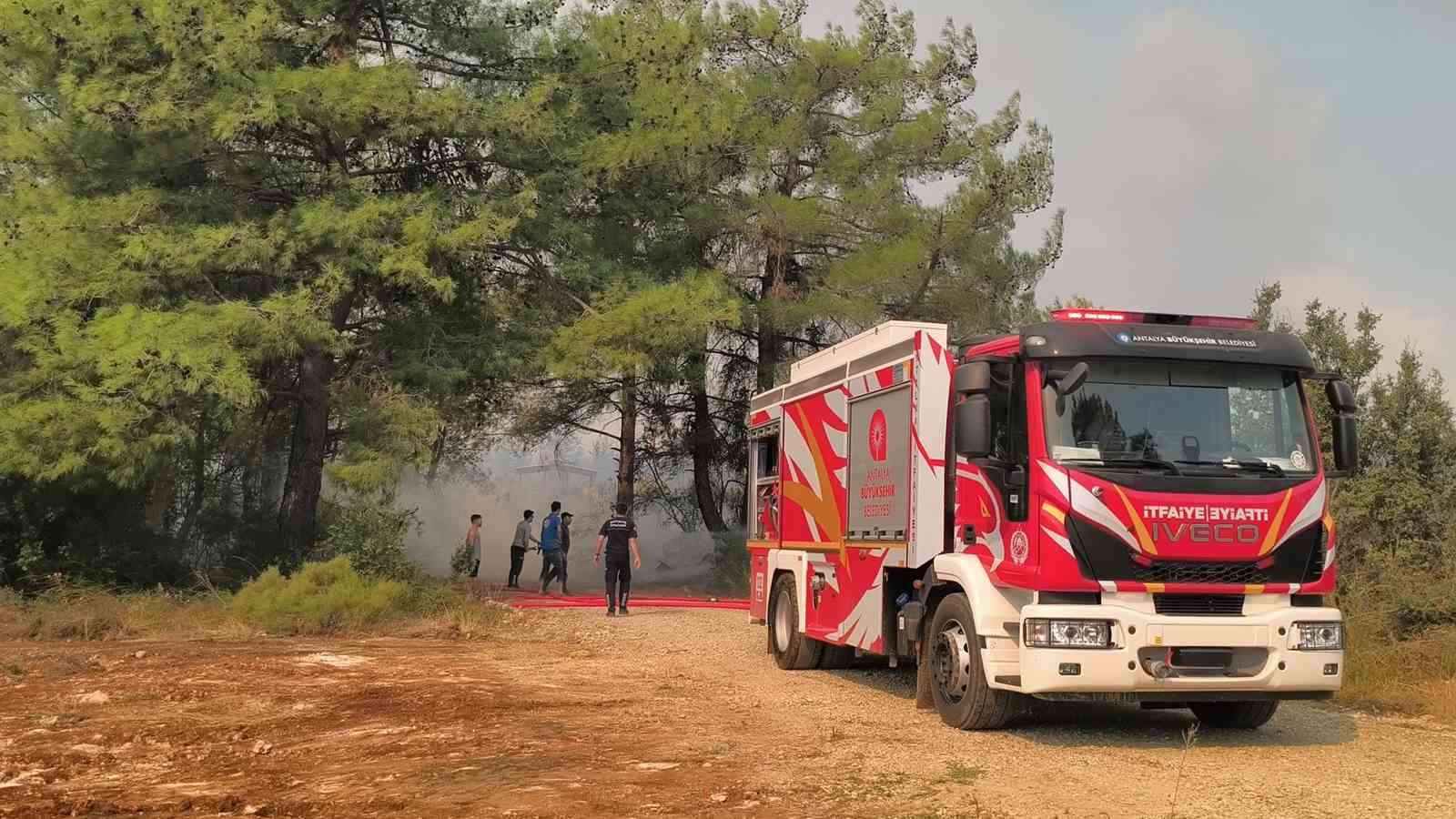 Antalya Aksu orman yangınında 254 hane boşaltıldı, 720 kişi tahliye edildi