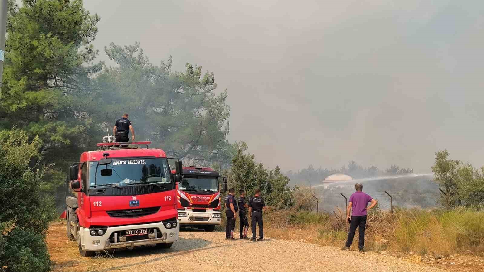 Antalya Aksu orman yangınında 254 hane boşaltıldı, 720 kişi tahliye edildi