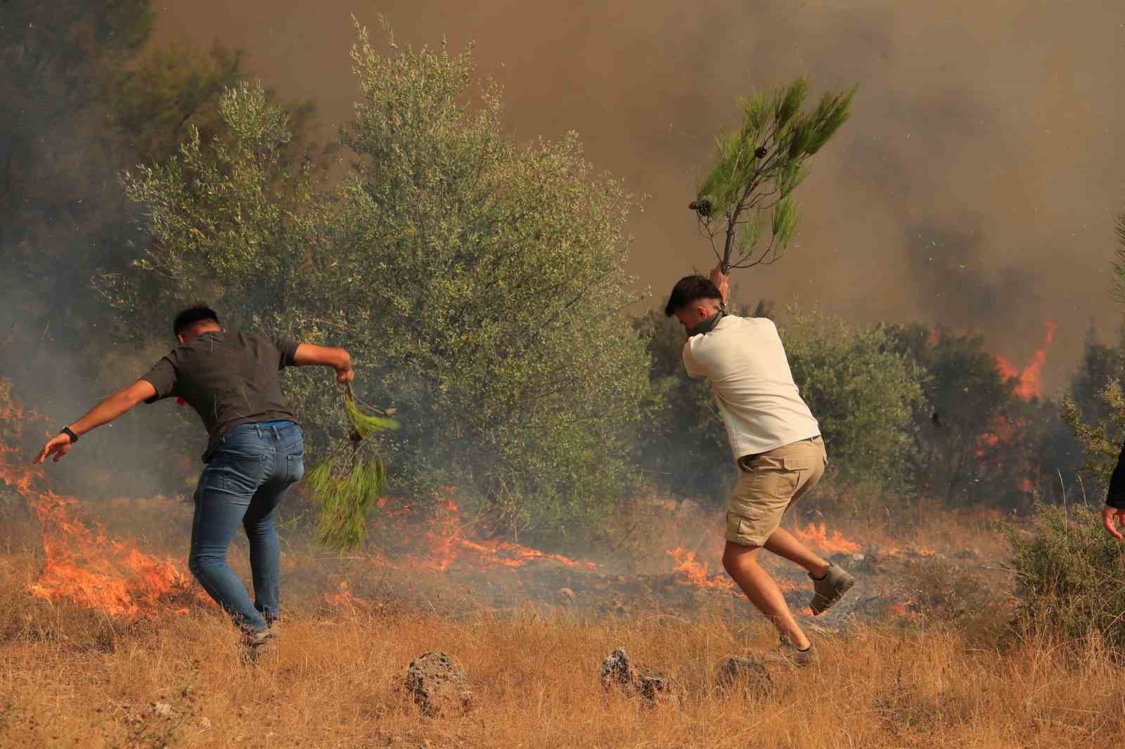 Antalya Aksu orman yangınında 254 hane boşaltıldı, 720 kişi tahliye edildi