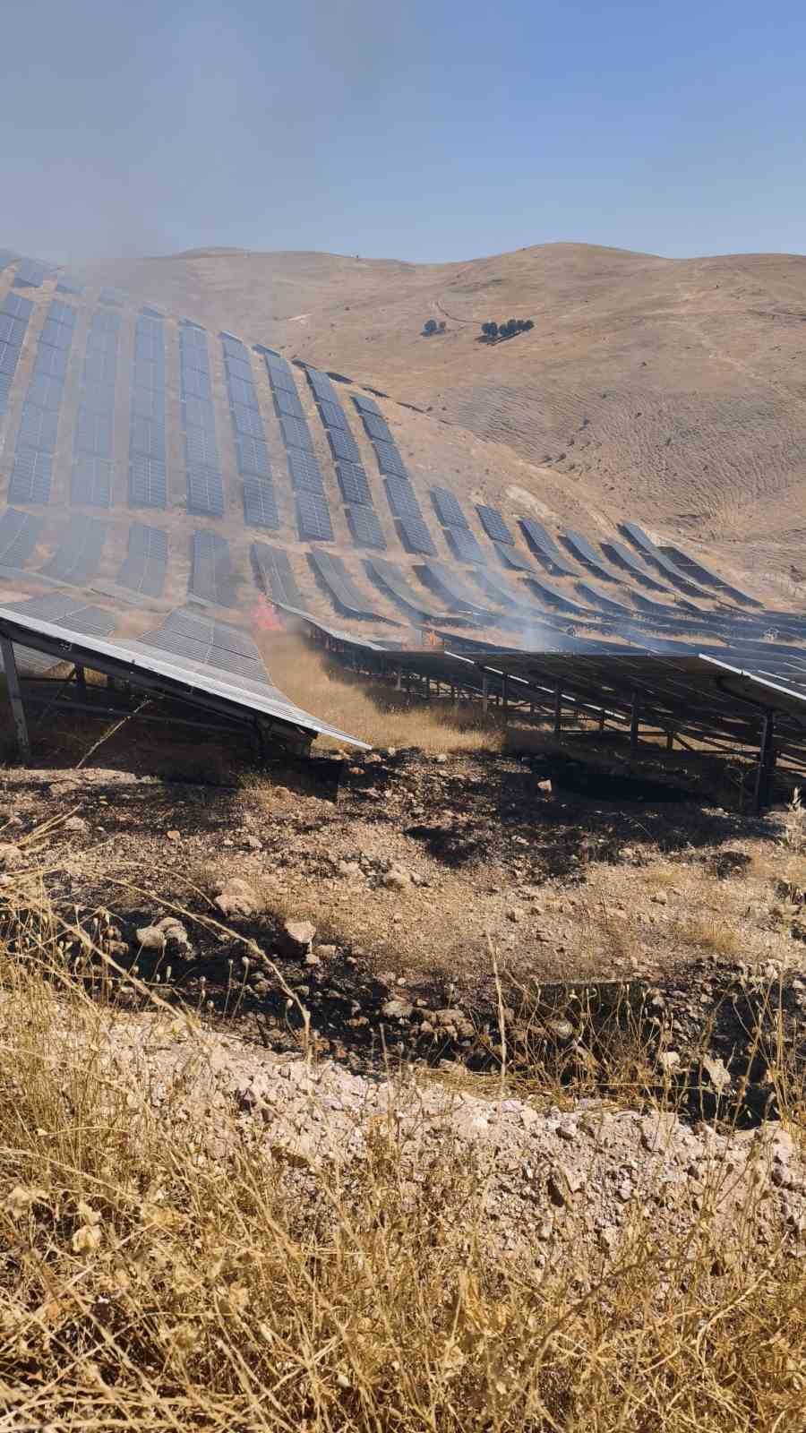 Kurtalan’da güneş enerjisi panellerinde yangın