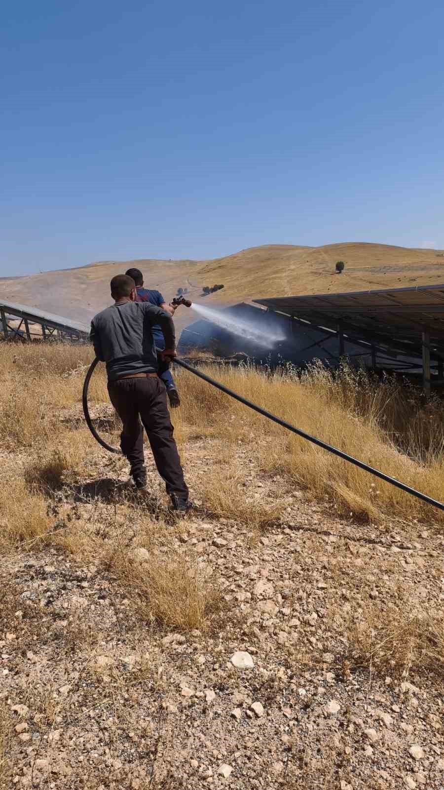 Kurtalan’da güneş enerjisi panellerinde yangın