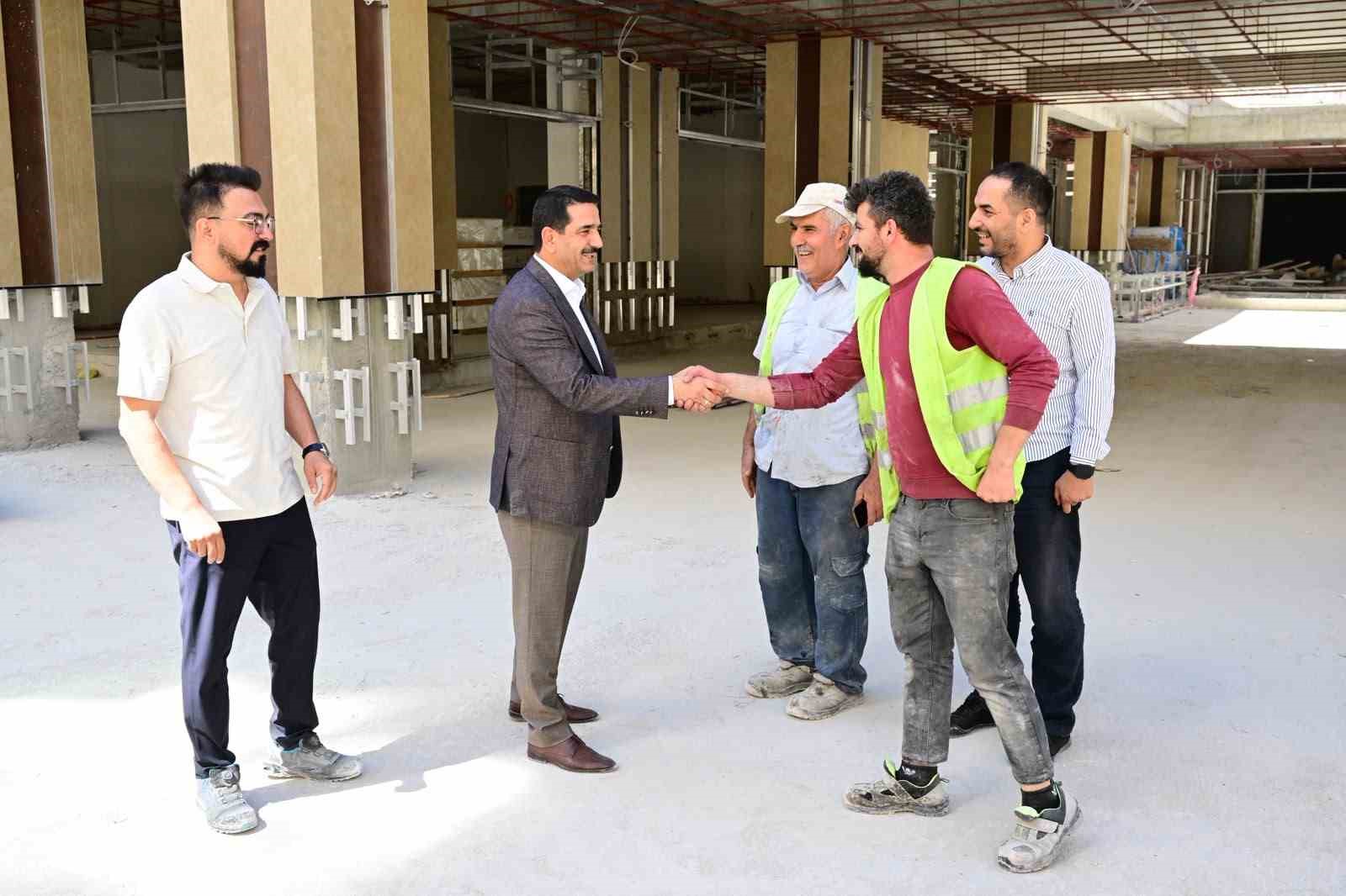 Başkan Taşkın, eski hal binası alanındaki projeyi inceledi