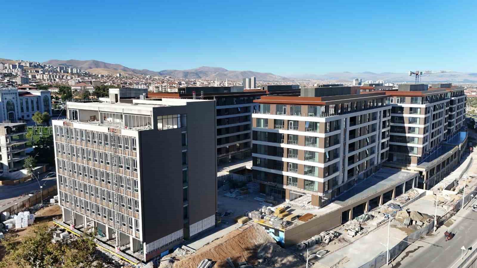Başkan Taşkın, eski hal binası alanındaki projeyi inceledi