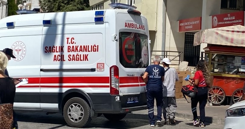 Tren yoluna atlamak isteyen adamı ekipler kurtardı