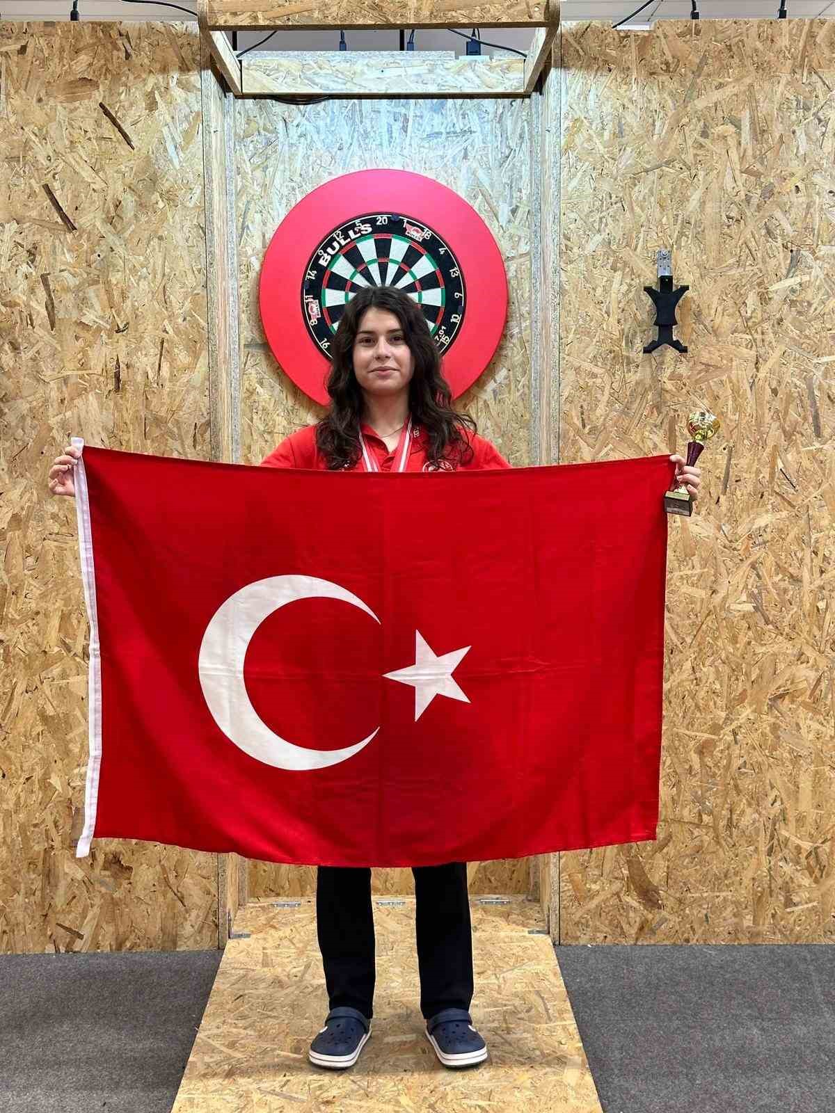 Yıldırımlı dartçılardan milli gurur