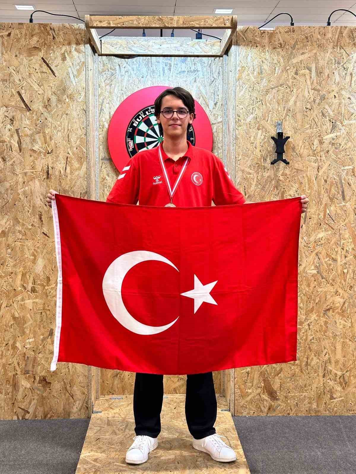Yıldırımlı dartçılardan milli gurur