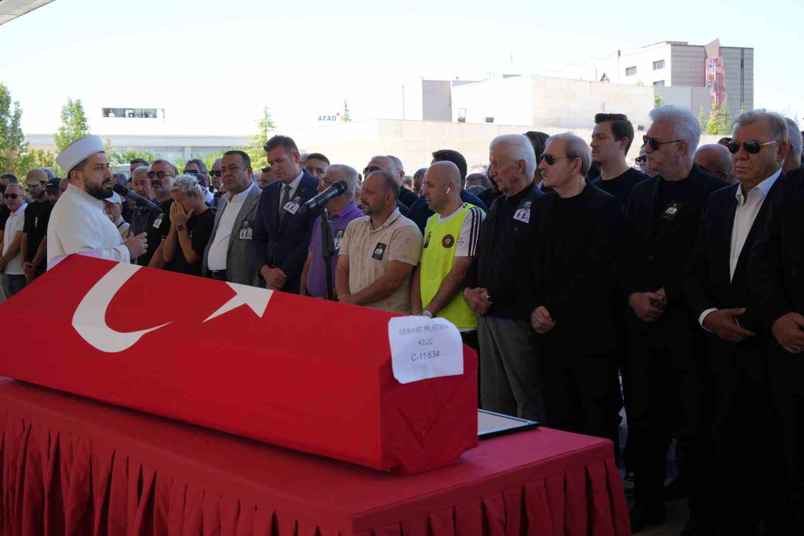 Serhat Kılıç son yolculuğuna uğurlandı