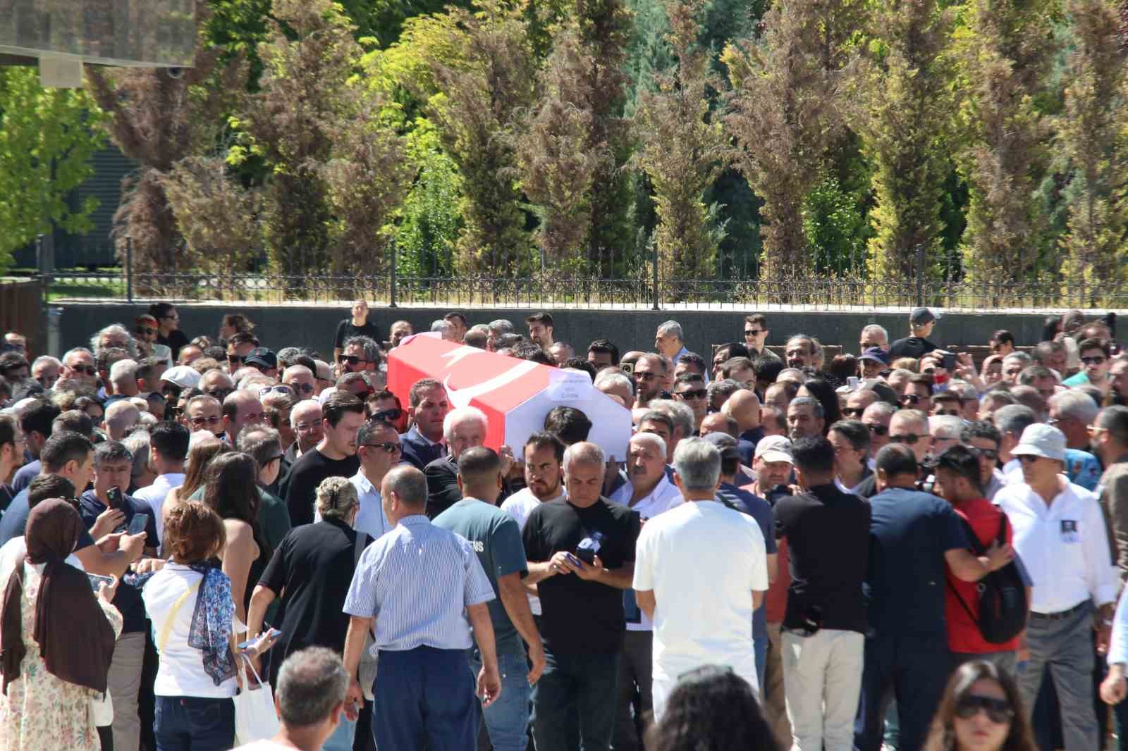 Serhat Kılıç son yolculuğuna uğurlandı