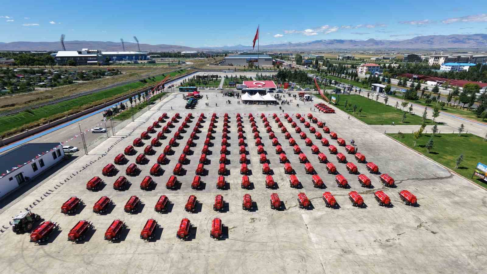 Erzurum’da kırsal mahallelere 150 yangın söndürme tankeri