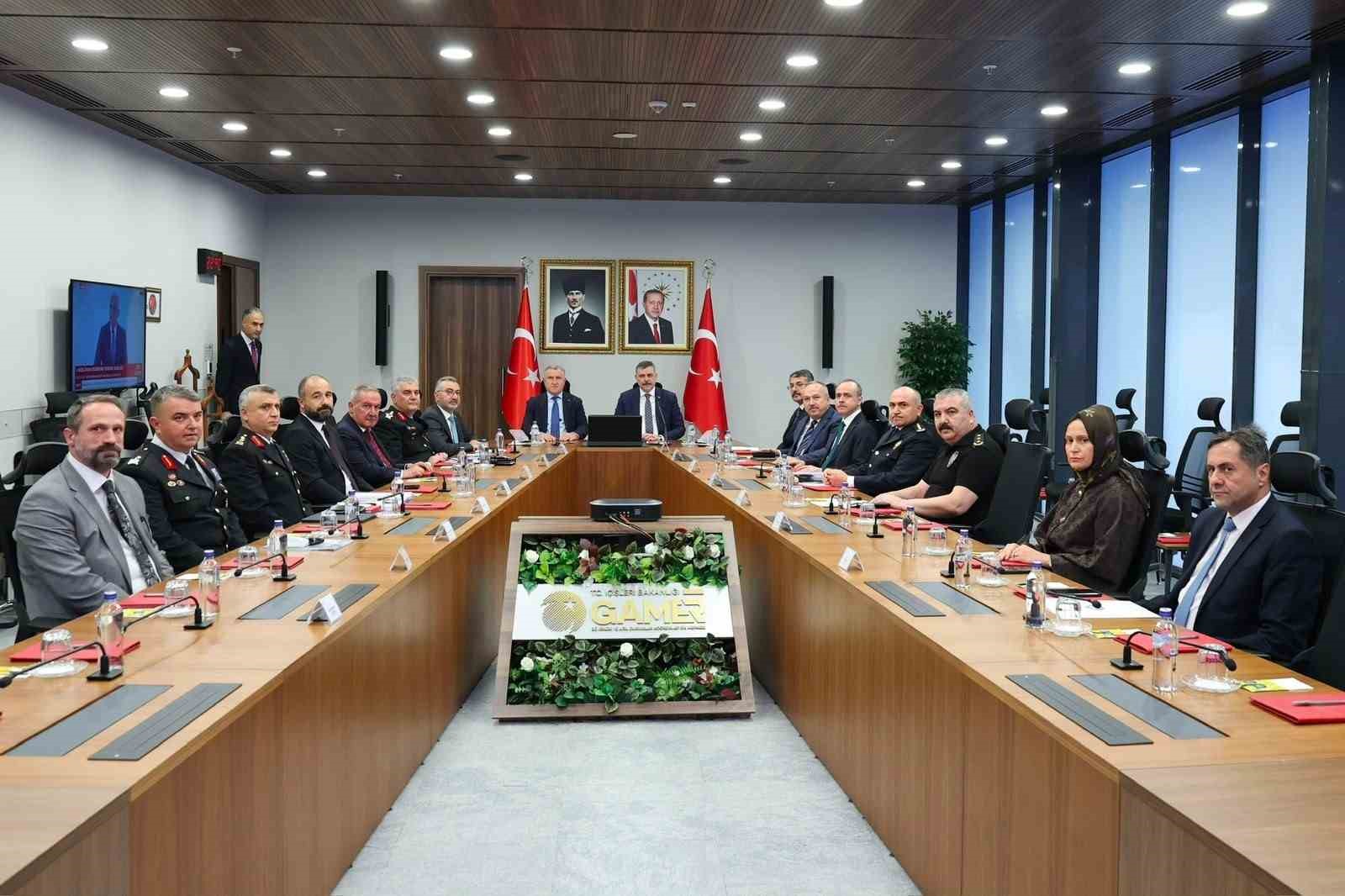 Bakan Çiftçi: "Okul ve yurt çevrelerinde denetimlerimizi sıklaştıracağız"