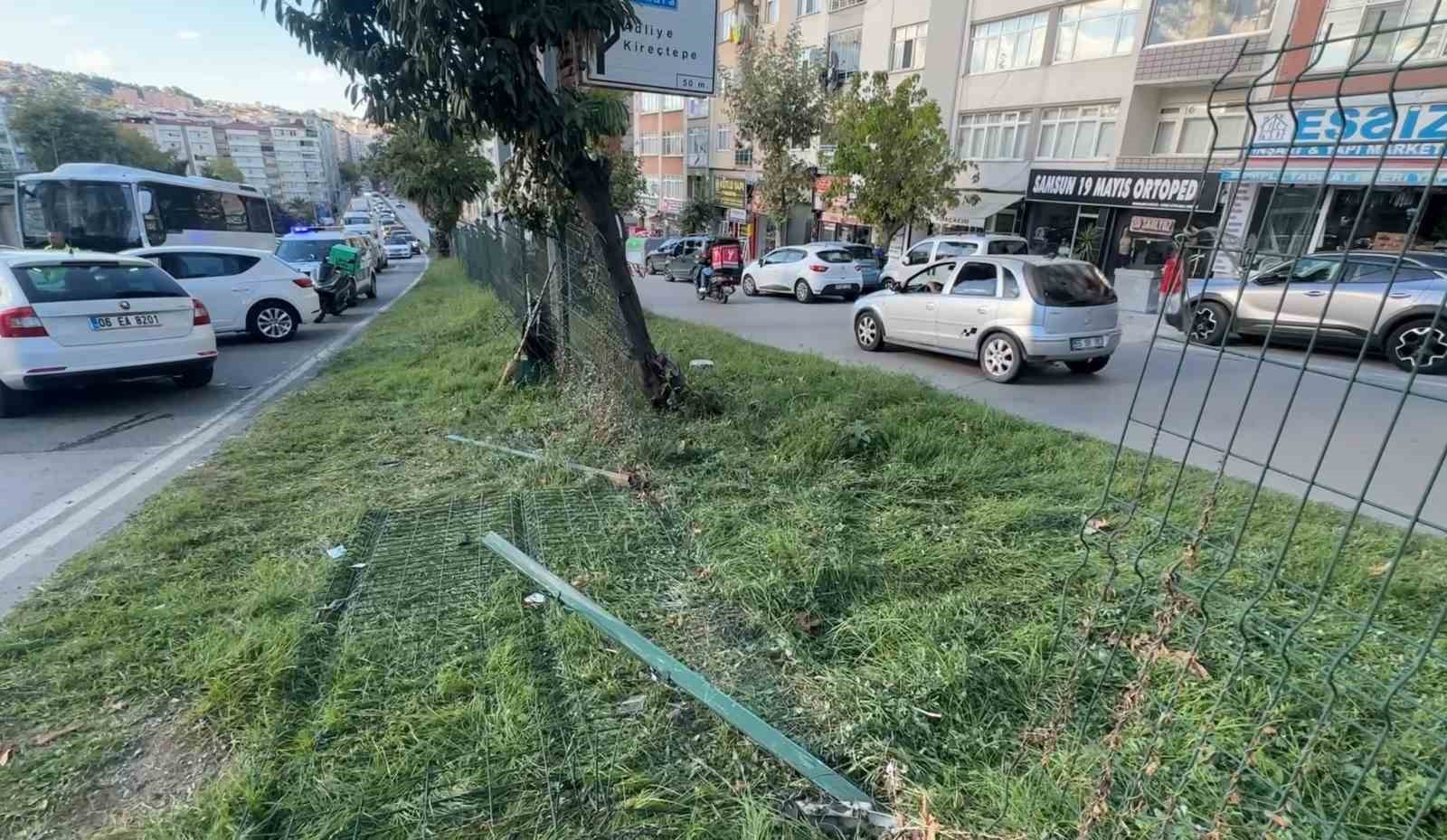 Kontrolden çıkan otomobil karşı şeritte başka bir araçla çarpıştı: 2 yaralı