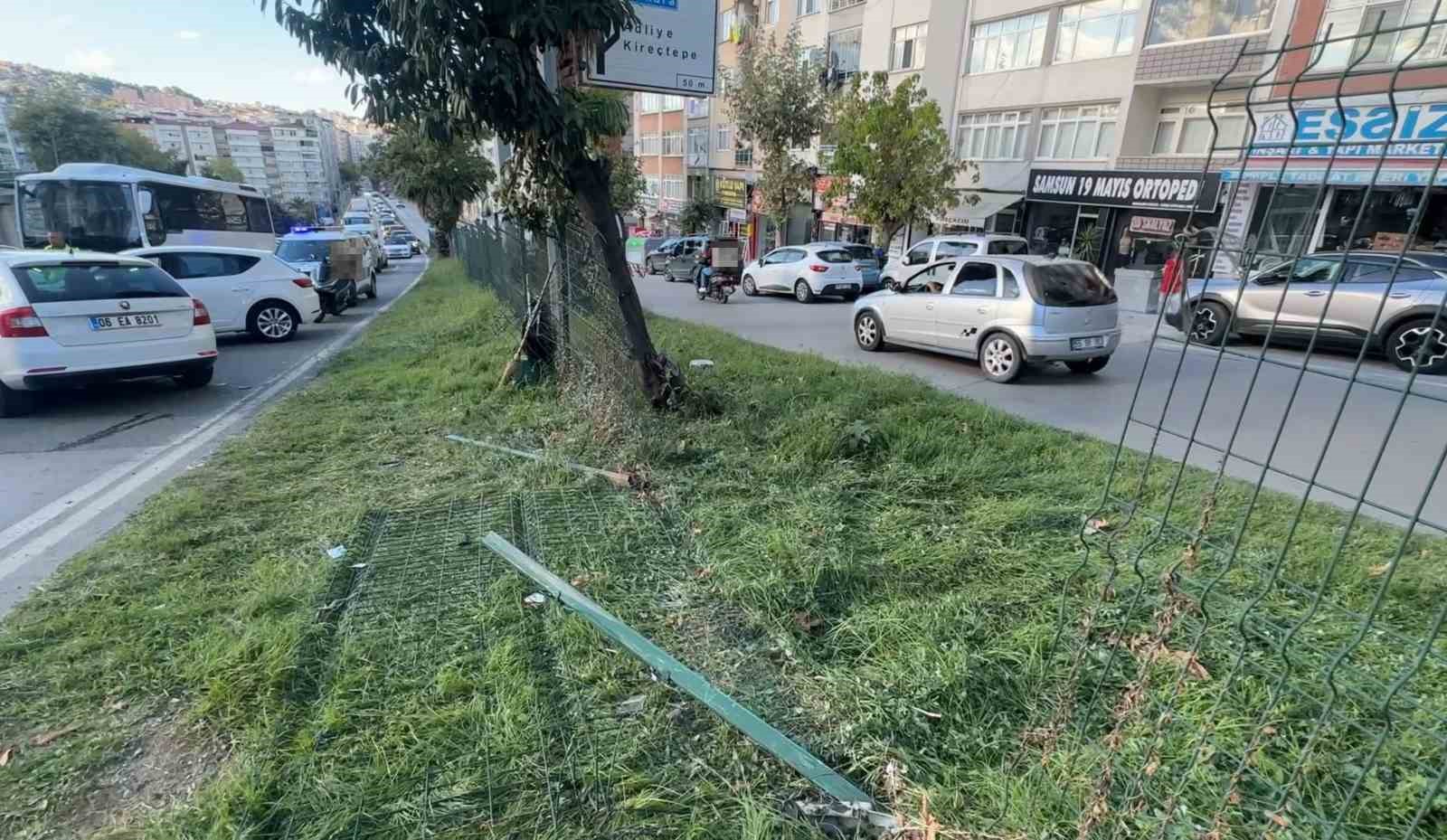 Kontrolden çıkan otomobil karşı şeritte başka bir araçla çarpıştı: 2 yaralı