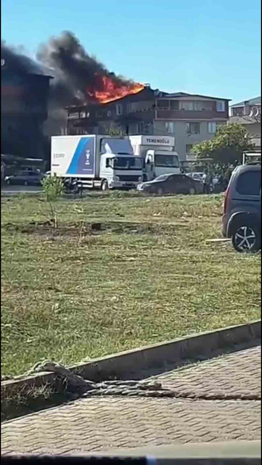 Kocaeli’de çatı alevlere teslim oldu