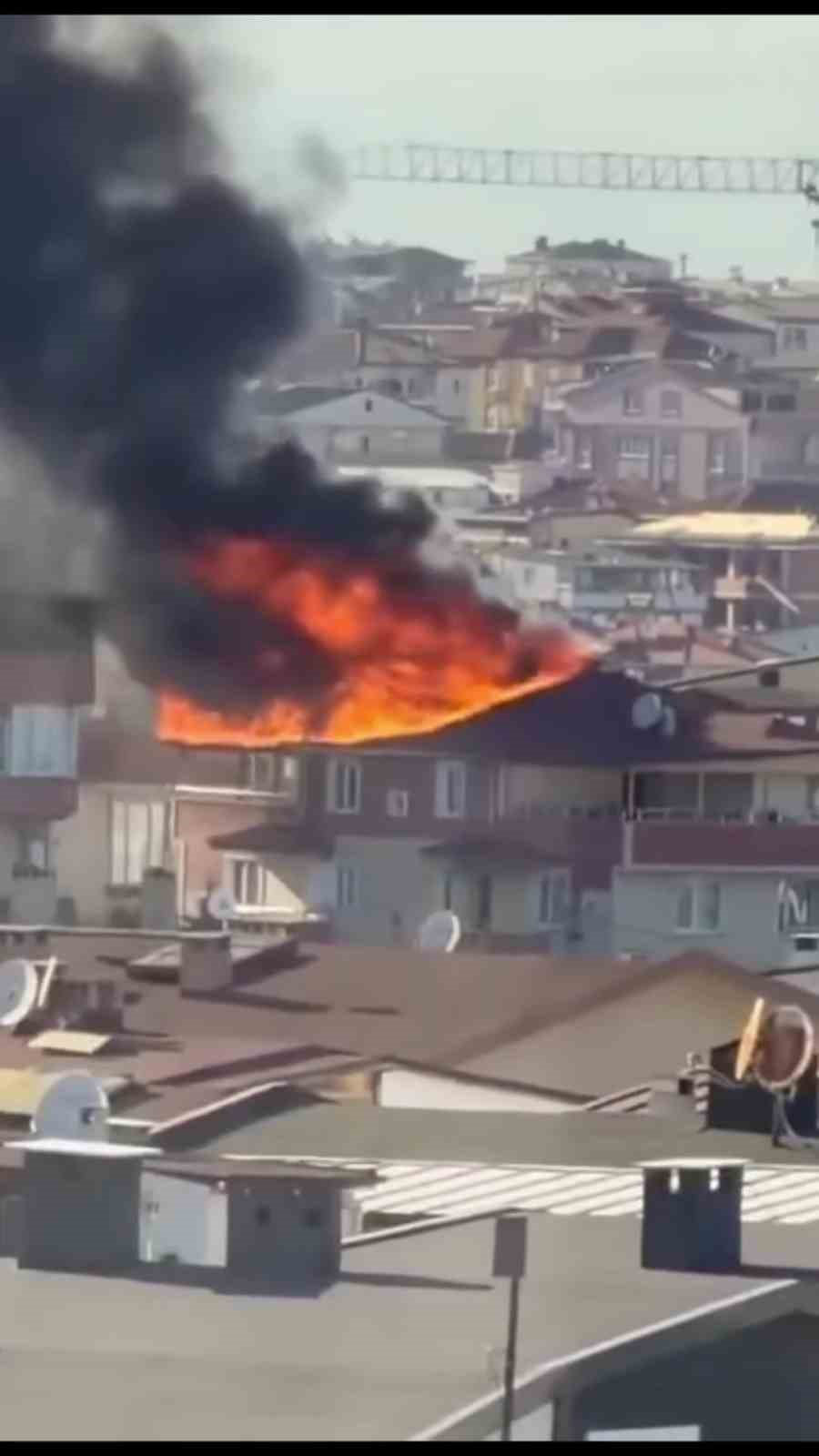 Kocaeli’de çatı alevlere teslim oldu