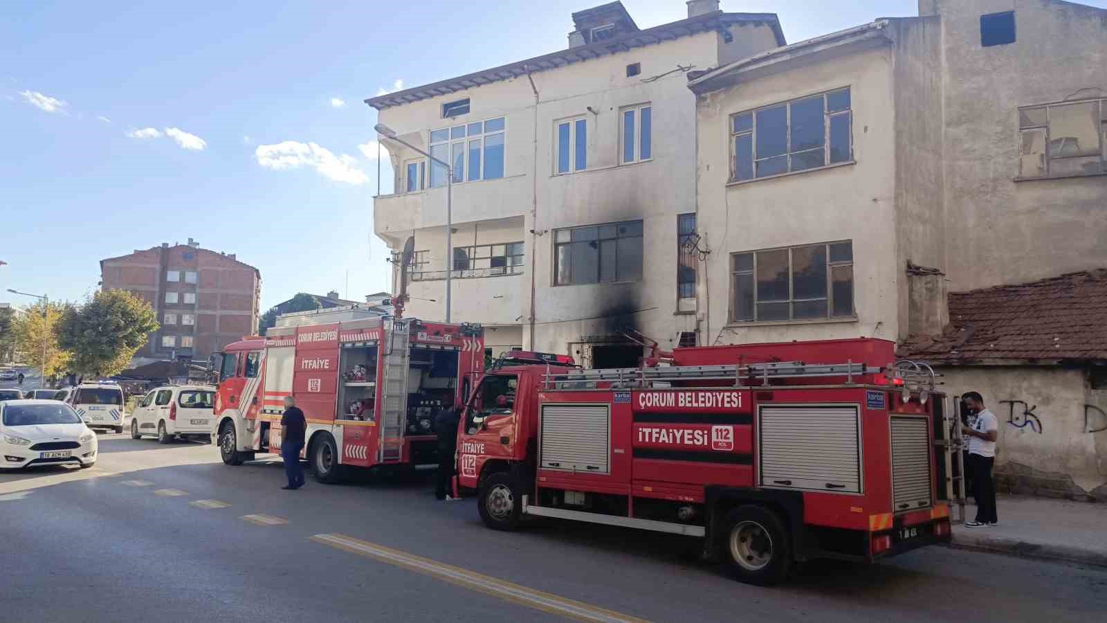 Çorum’da apartman dairesinde çıkan yangın korkuttu
