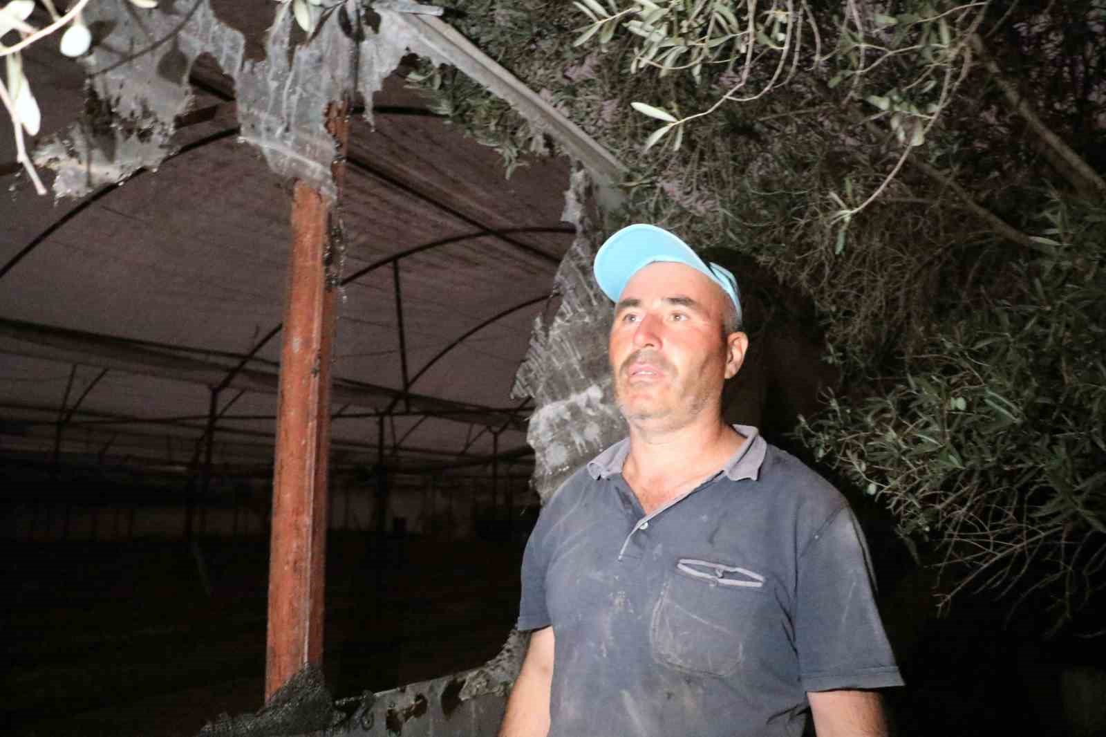Kumluca’daki orman yangınında 10 ev zarar gördü, karadan müdahale devam ediyor