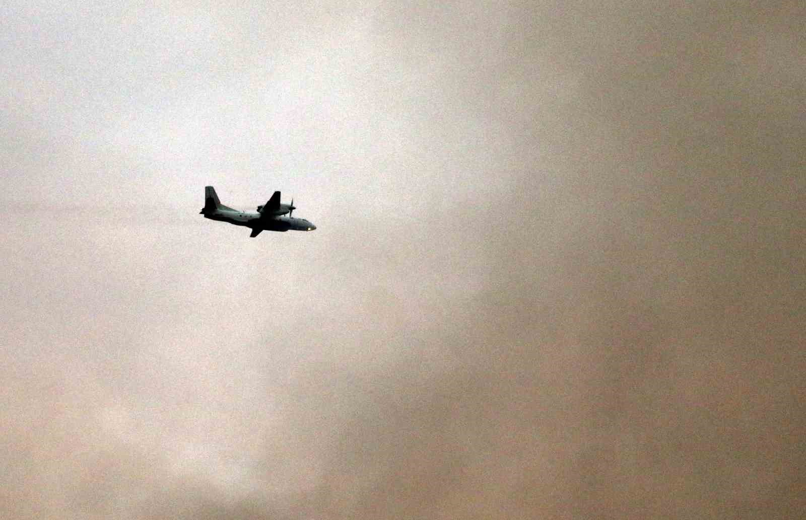Kumluca’daki orman yangınında 10 ev zarar gördü, karadan müdahale devam ediyor