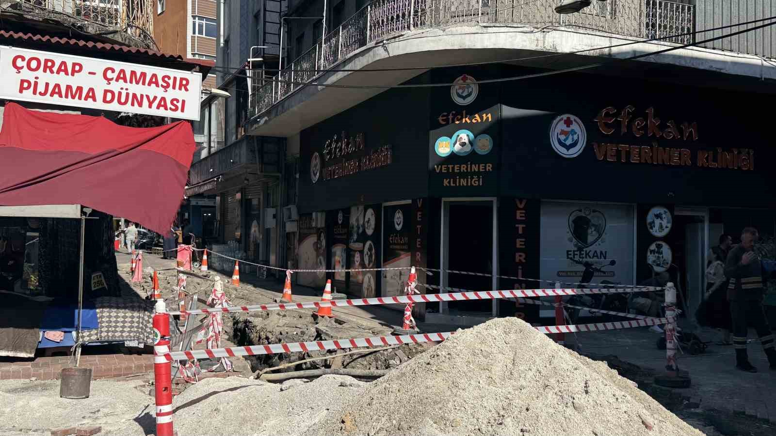 15 gün önce açılan çukur esnafı çileden çıkarttı