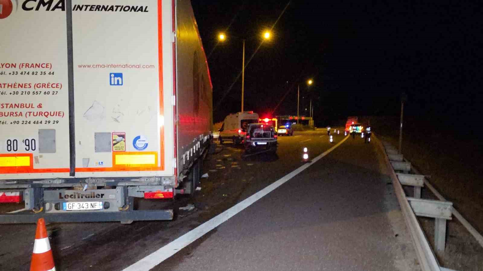 Bursa’da tır ile otomobil çarpıştı: 1 ölü, 7 yaralı