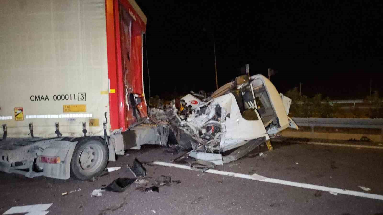 Bursa’da tır ile otomobil çarpıştı: 1 ölü, 7 yaralı