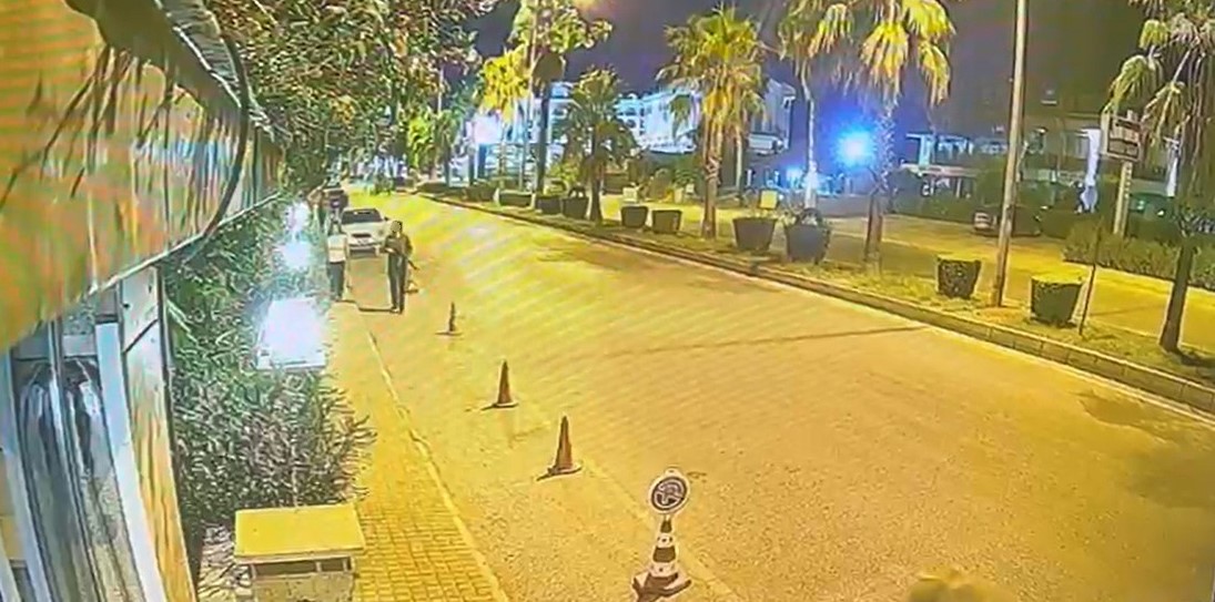 Elinde uzun namlulu plastik silahla sokağa çıktı jandarmayı alarma geçirdi