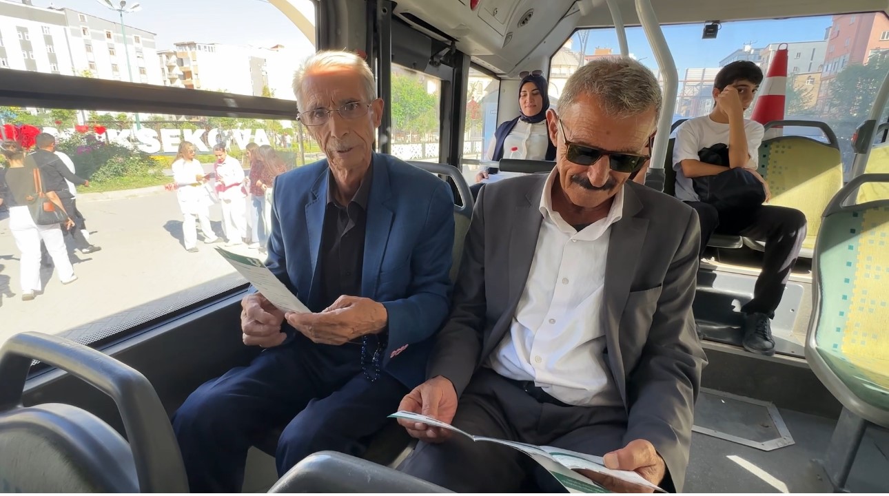 Yüksekova’da parklar sağlık sahnesine dönüştü