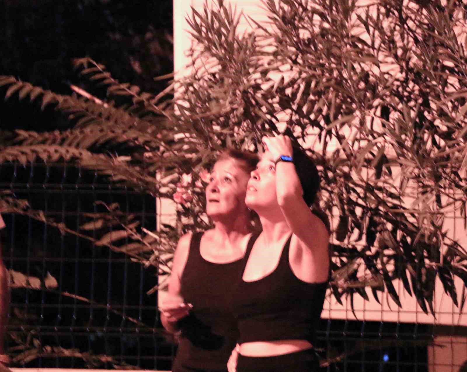 Korku dolu gözlerle izlediler: Daire alev alev yandı, mahalleli sokağa döküldü