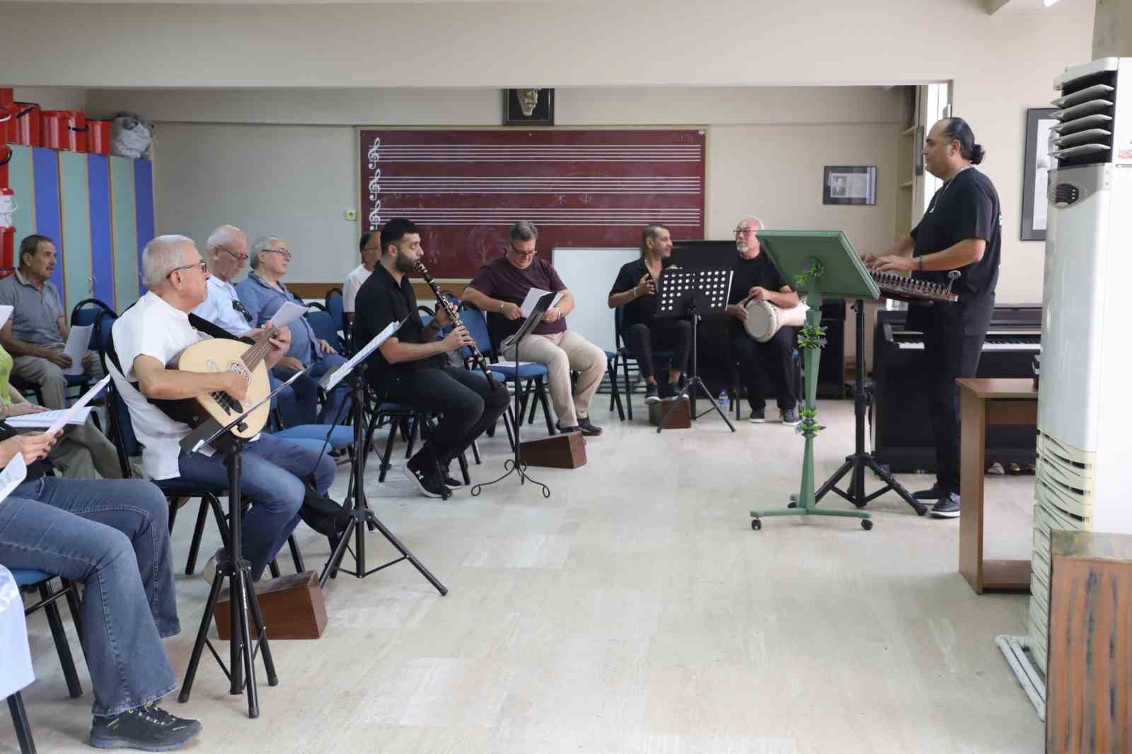 Nazilli’nin 42 yıllık korosu yeni döneme başladı