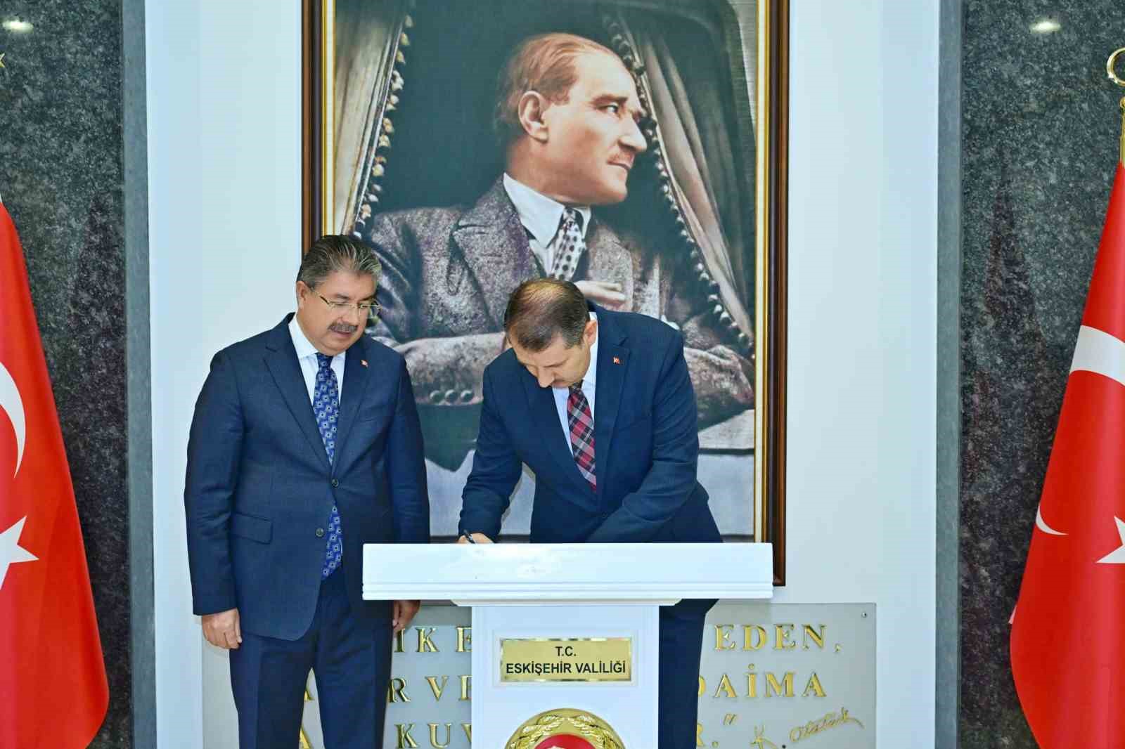 Millî Savunma Bakan Yardımcısı Ayhan, Vali Yılmaz’ı ziyaret etti