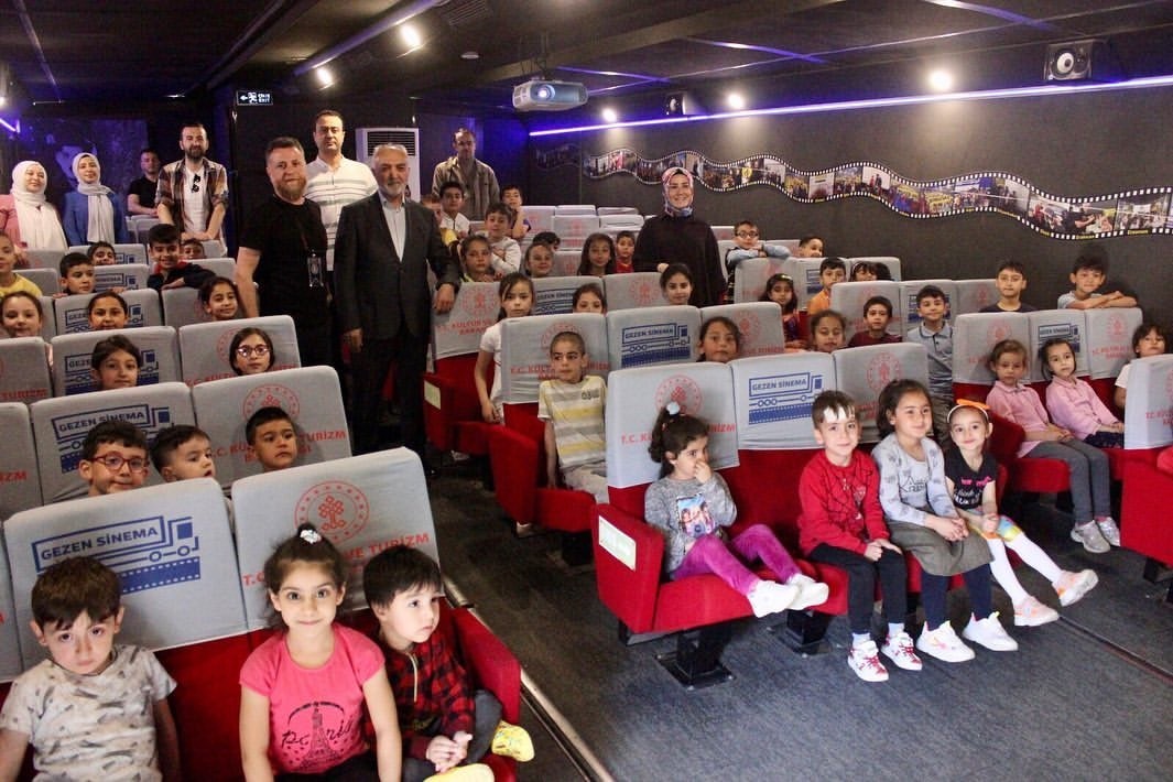 Bakan Ersoy duyurdu: "Gezen sinema Türkiye’nin 81 ilinin tamamına ulaştı"