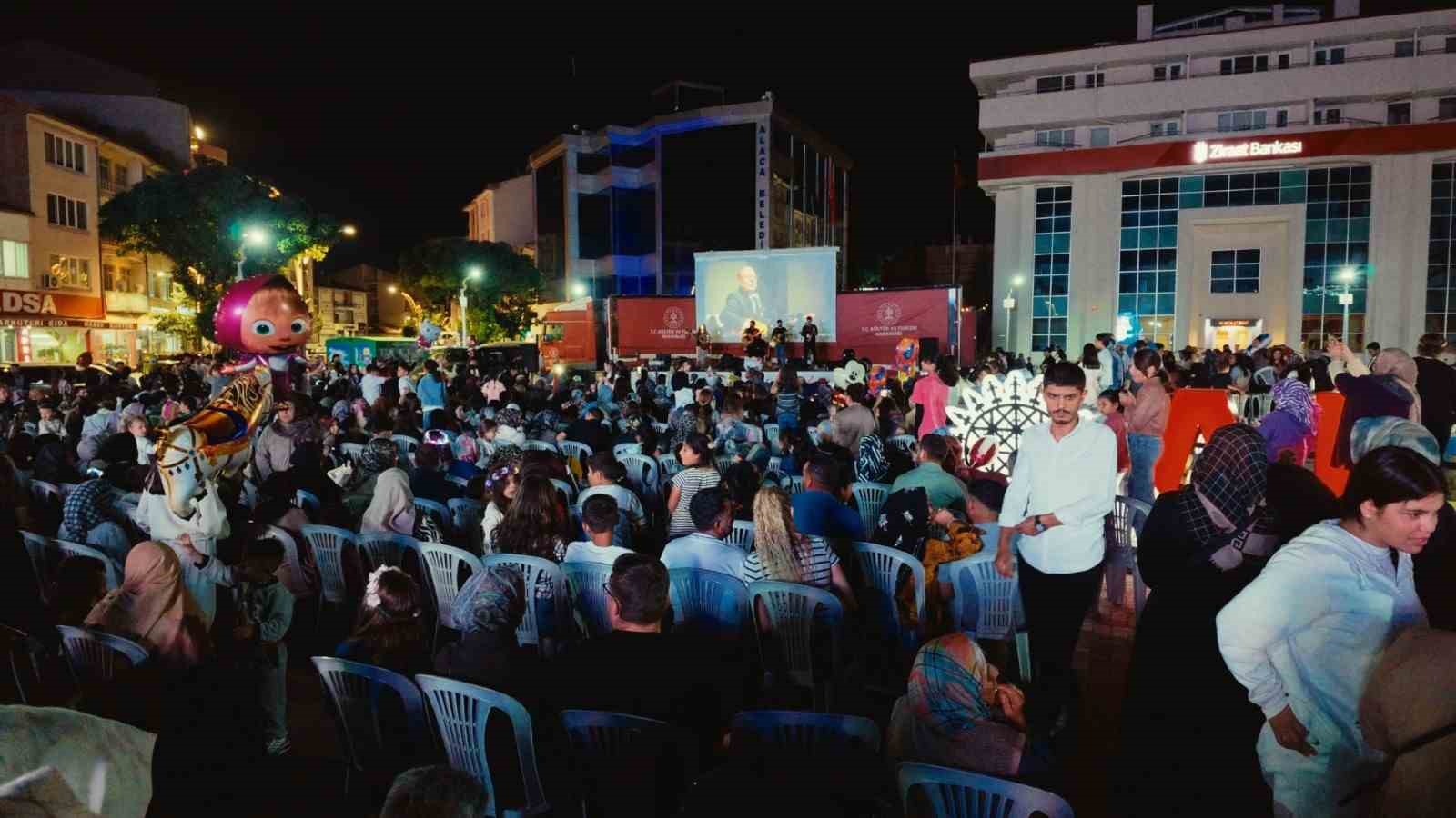 Bakan Ersoy duyurdu: "Gezen sinema Türkiye’nin 81 ilinin tamamına ulaştı"