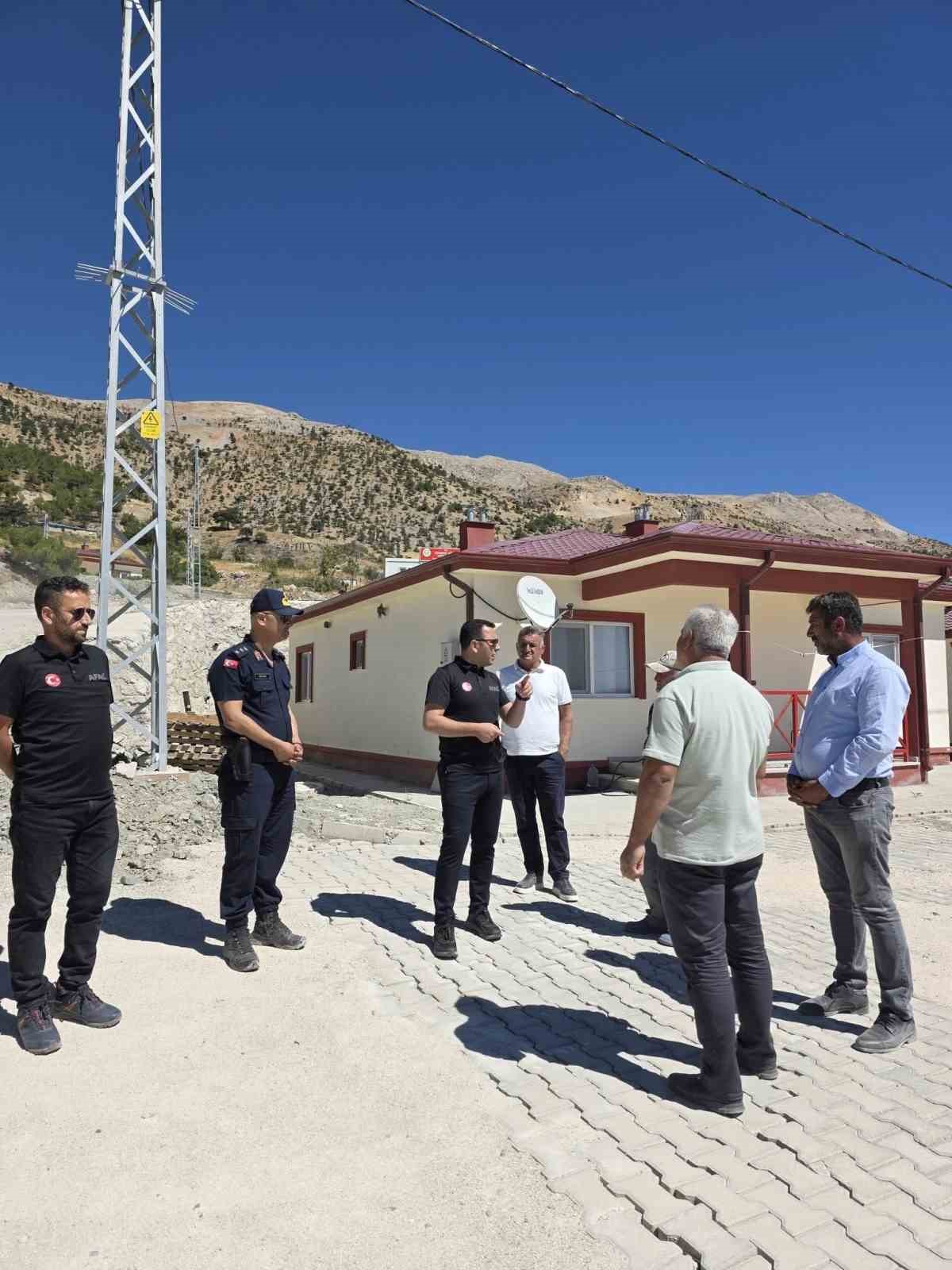 Kaymakam Algın, deprem konutlarındaki çalışmaları inceledi