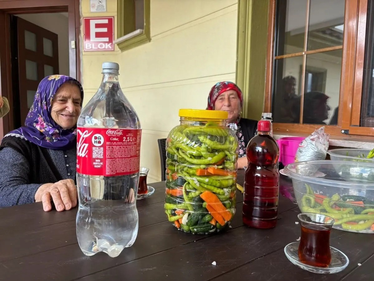 Sinop’ta nesiller buluştu, birlikte turşu kurdu