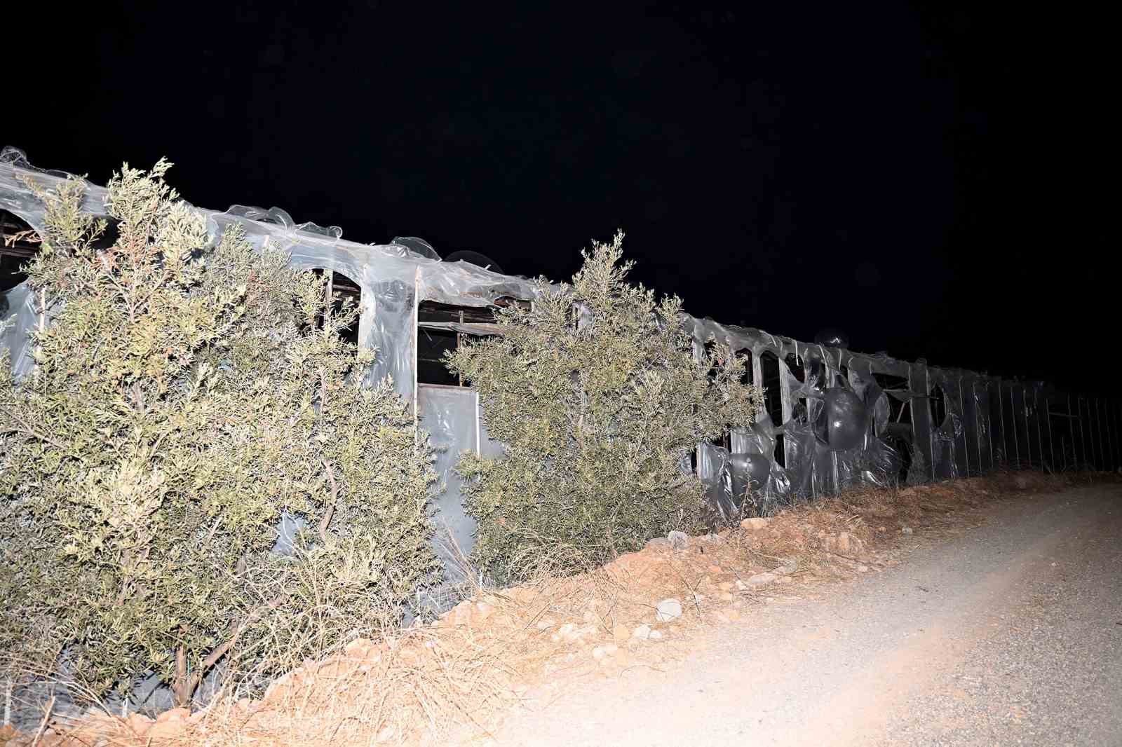 Bozyazı’daki orman yangınına ekiplerin müdahalesi gece boyunca sürdü