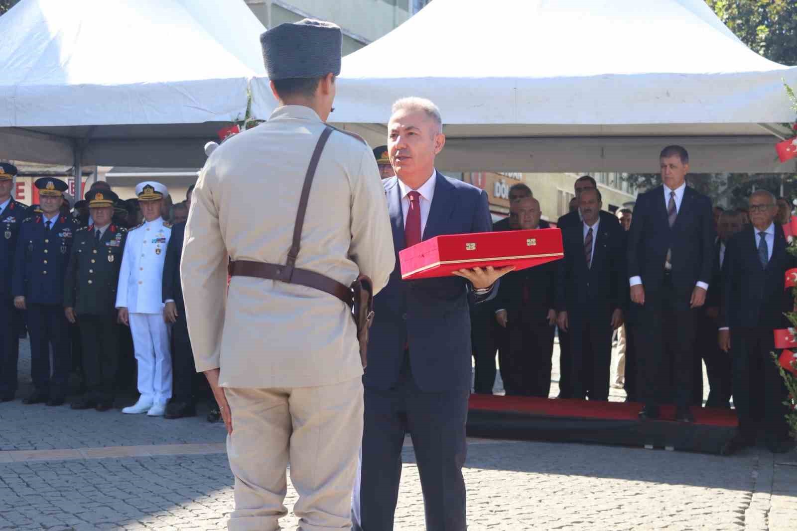 İzmir’in düşman işgalinden kurtuluşu törenlerle kutlandı