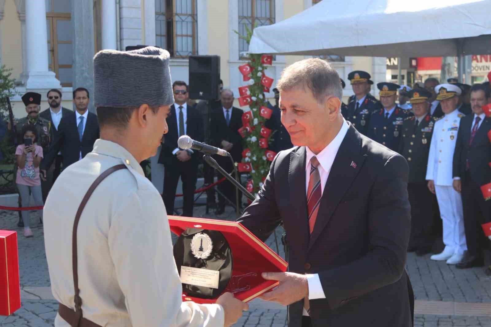 İzmir’in düşman işgalinden kurtuluşu törenlerle kutlandı