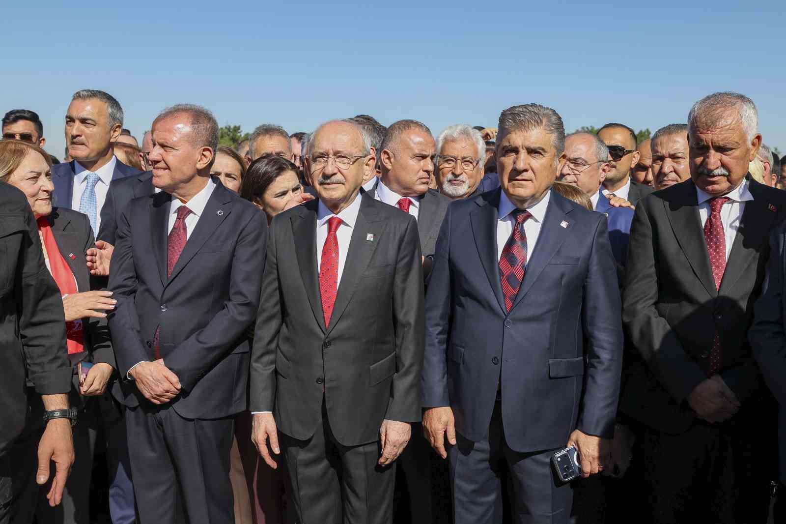 CHP Genel Başkanı Kılıçdaroğlu Anıtkabir’i ziyaret etti