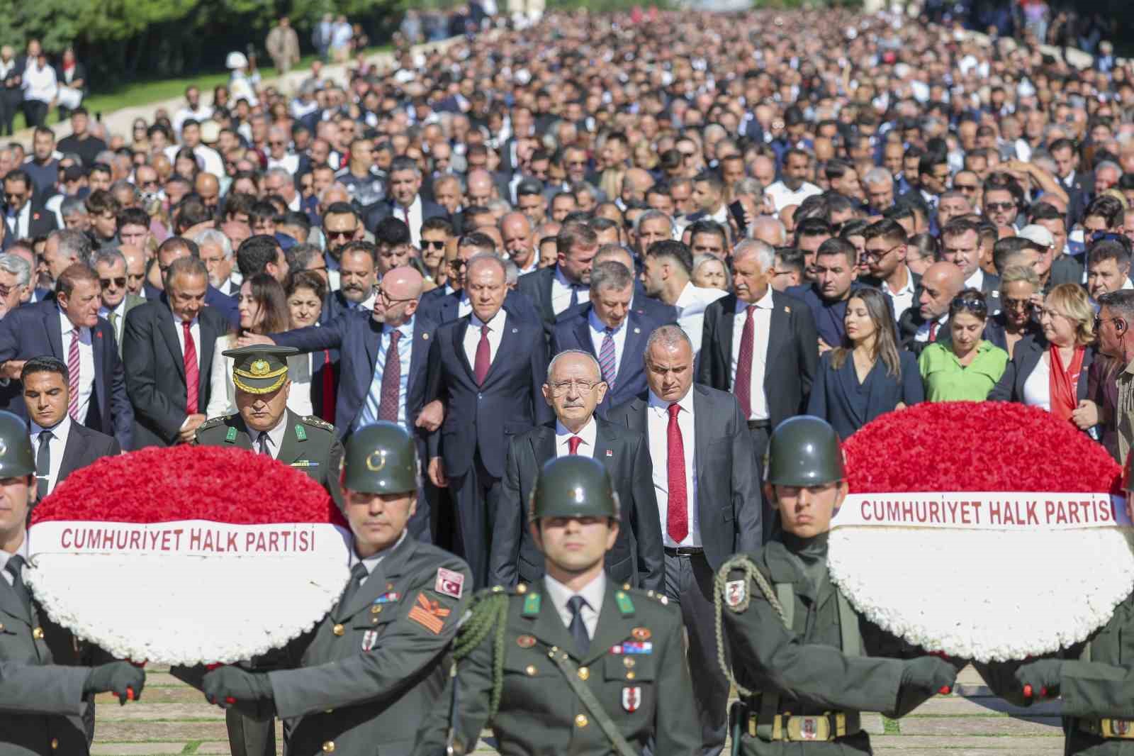 CHP Genel Başkanı Kılıçdaroğlu Anıtkabir’i ziyaret etti
