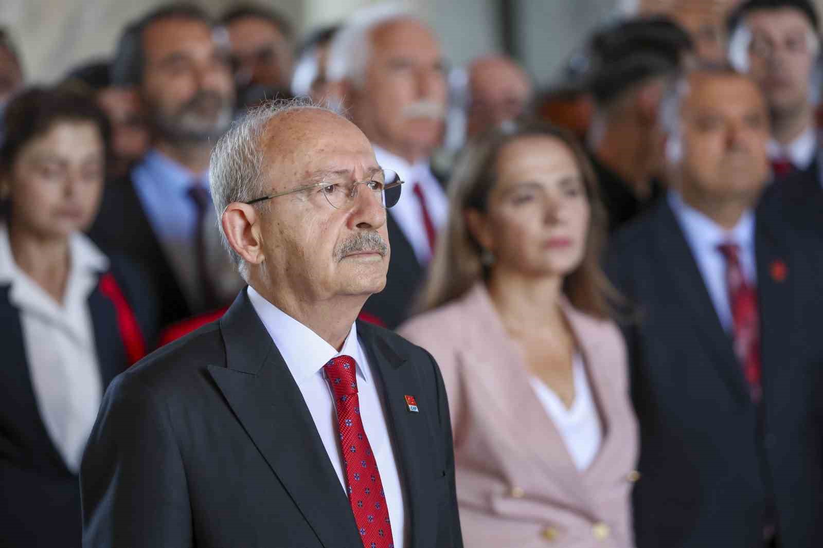 CHP Genel Başkanı Kılıçdaroğlu Anıtkabir’i ziyaret etti