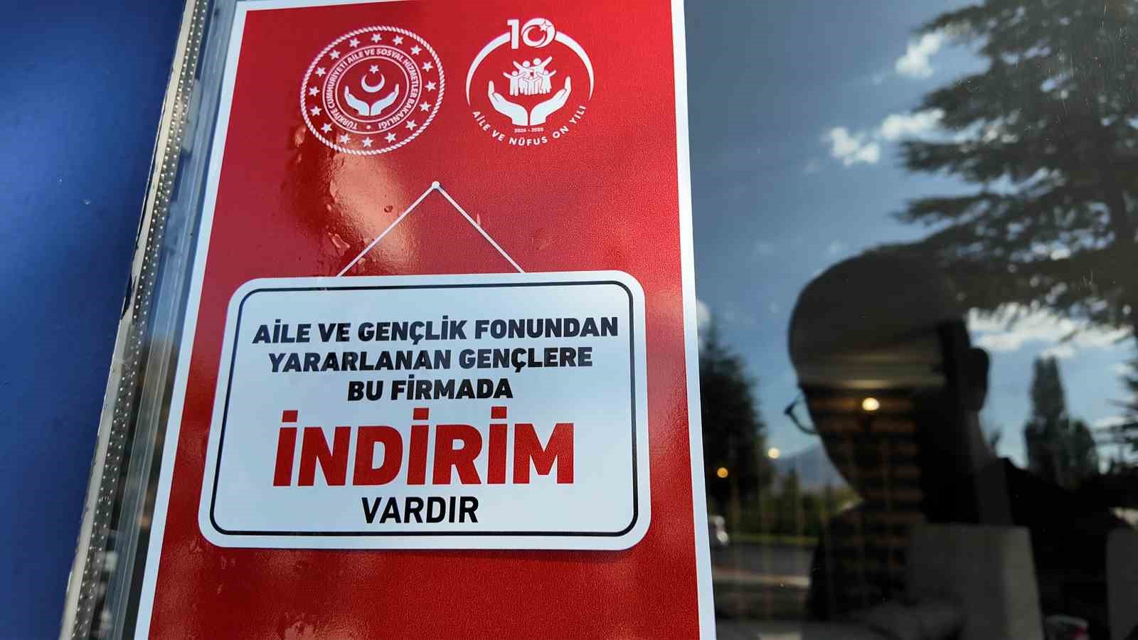 Niğde’de evlenecek gençlere esnaftan destek eli