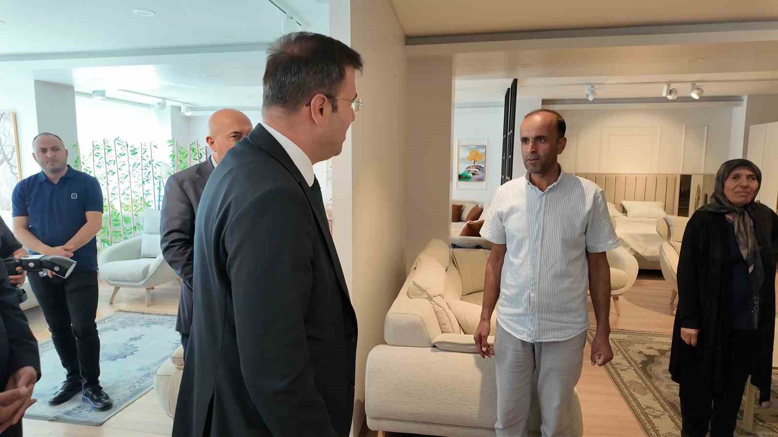 Niğde’de evlenecek gençlere esnaftan destek eli