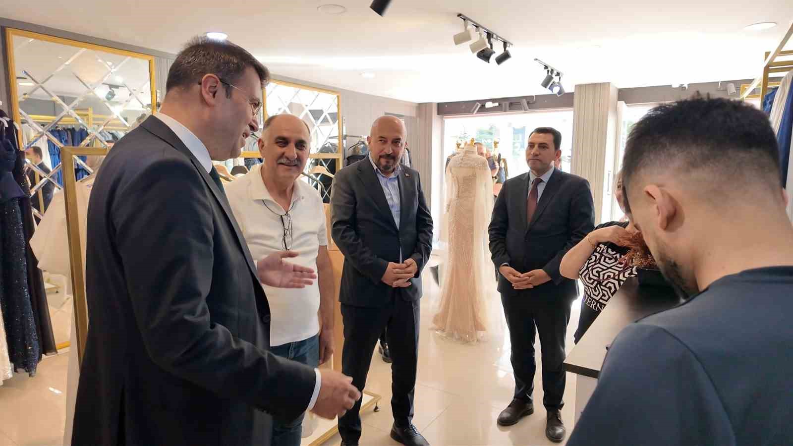 Niğde’de evlenecek gençlere esnaftan destek eli