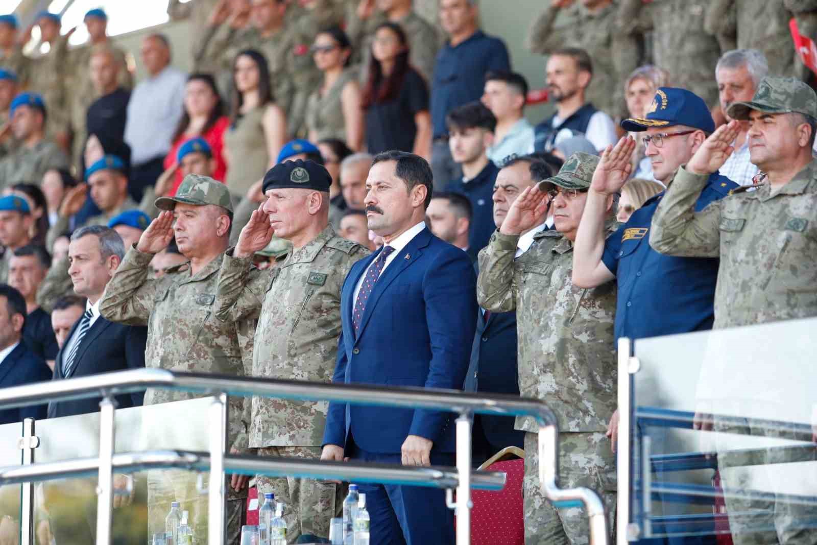 8’inci Komando Tugay Komutanlığı’nda sancak ve komuta devir teslim töreni düzenlendi