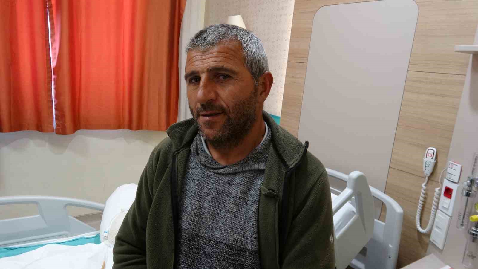 Kızını kurtarmak için alevlerin arasına girdi, kendisi de yandı
