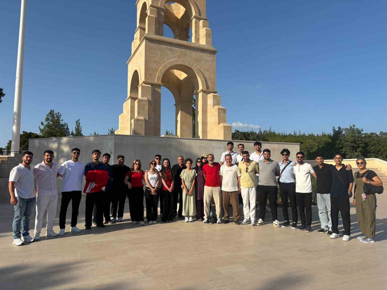 Adıyamanlı gençler Çanakkale ve Akçay’da tarih ve kültür yolculuğuna çıktı