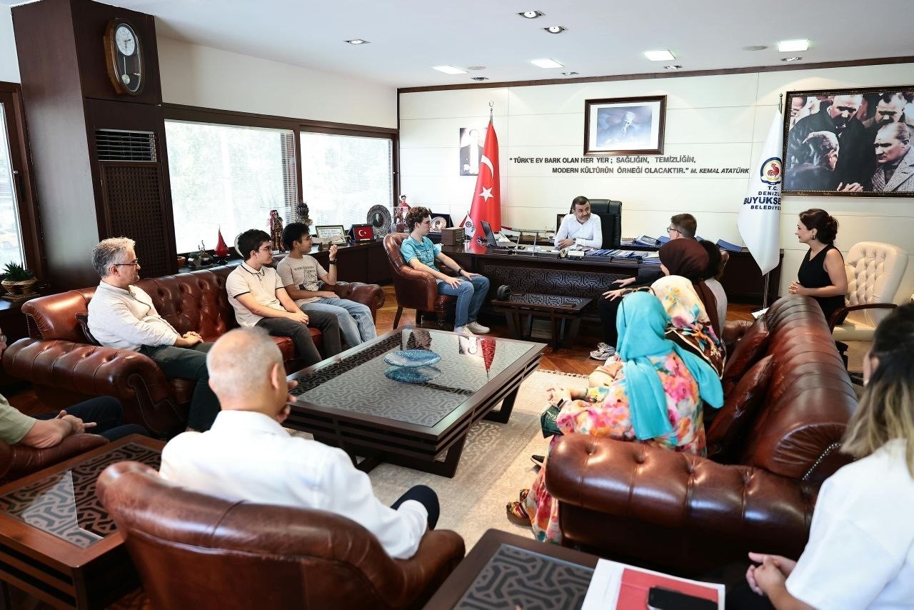 Büyükşehir’den YKS’de dereceye giren öğrencilere ödül