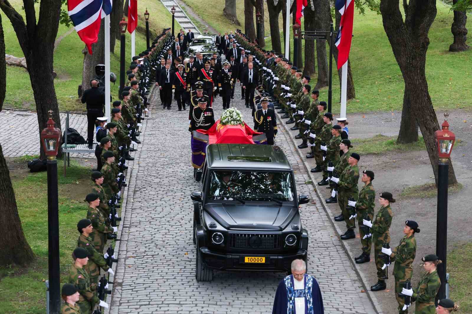Norveç Kralı 5. Harald son yolculuğuna uğurlandı