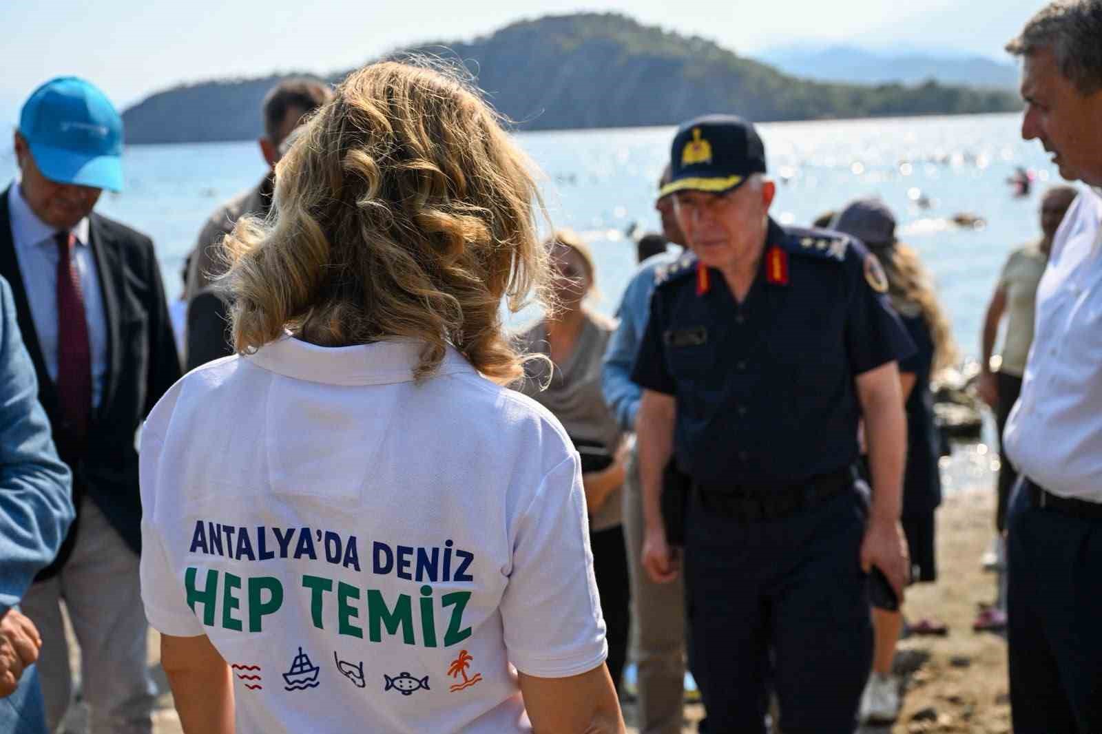 Antalya’da deniz bariyerleri ve çöp kaparlar hayata geçiriliyor