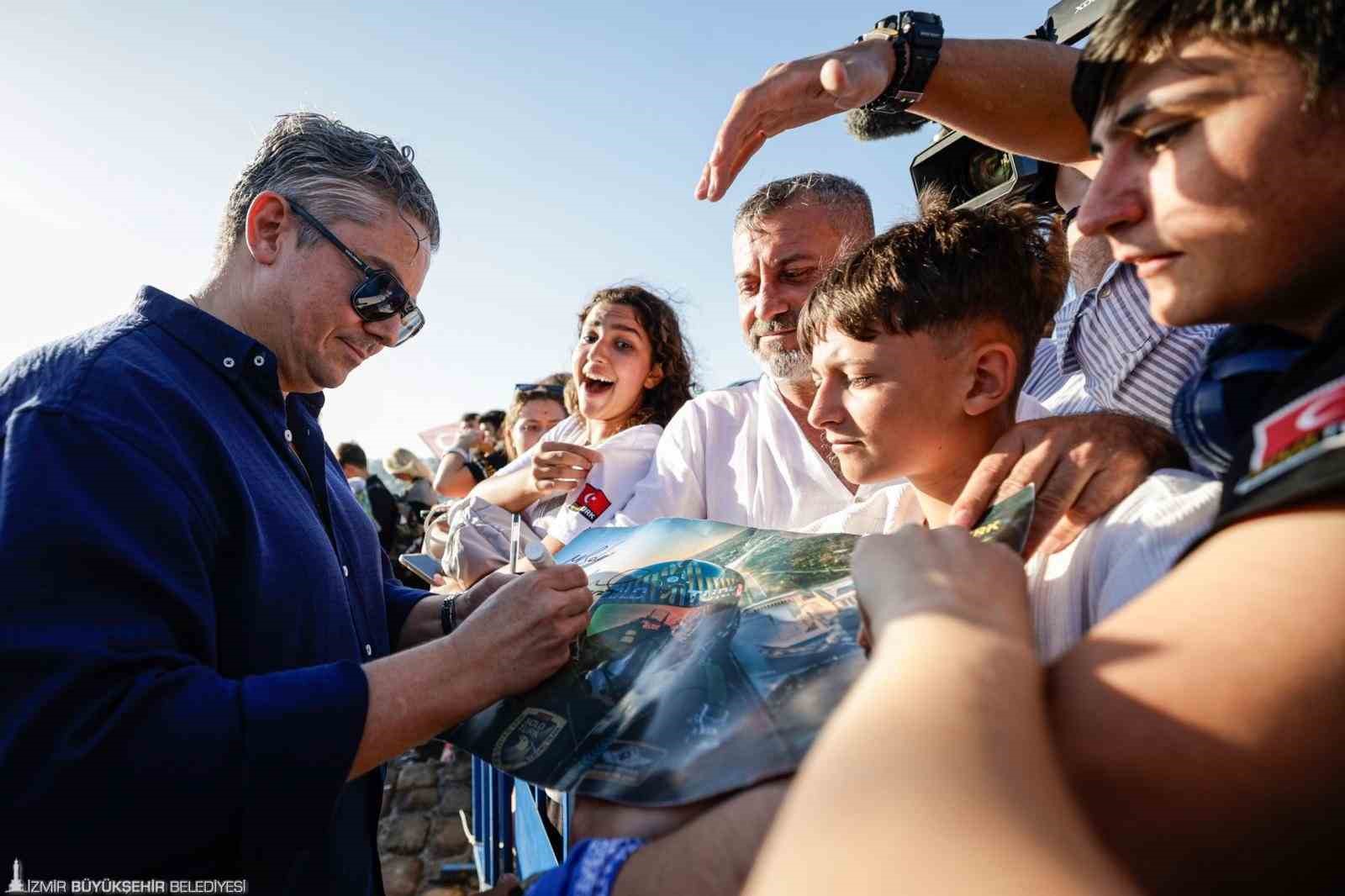 İzmir’de havada karada kurtuluş coşkusu